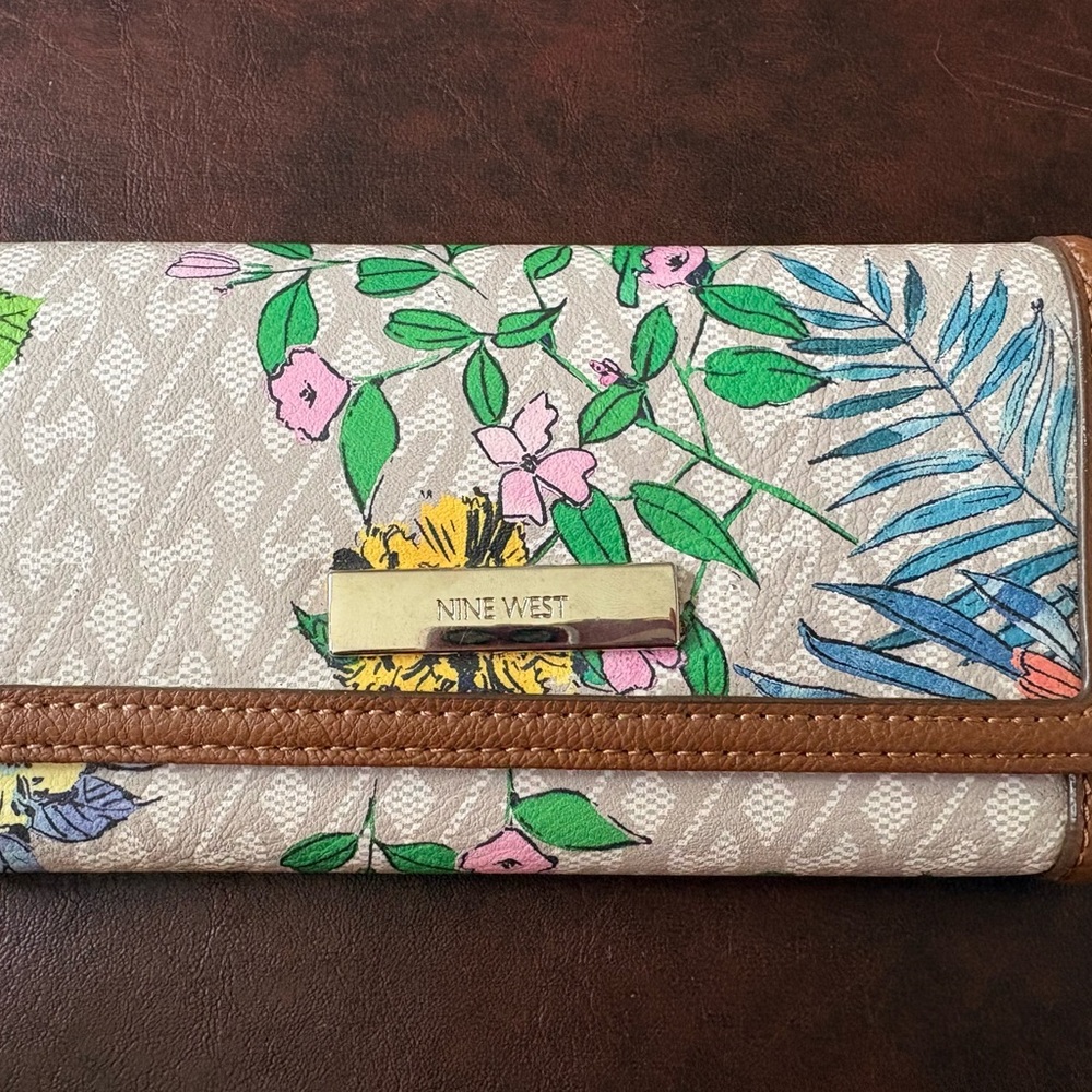 Nine West Floral Print Wallet with Brown Accents
*Brand New
